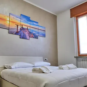 milano - Como Elegante Casa Con Ampio Terrazzo , Giussano Italia